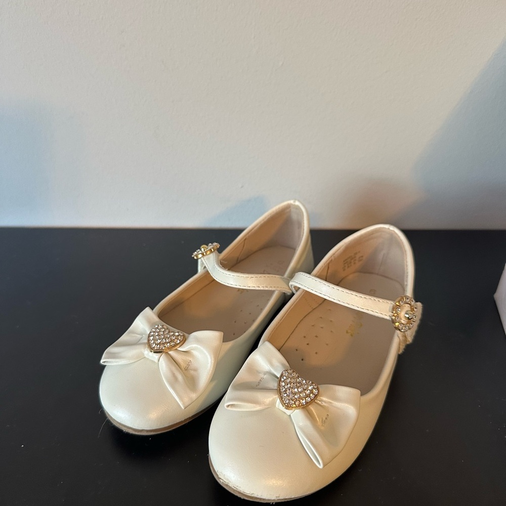 DREAM PAIRS Charming Cream Kids Dress Shoes with Bow